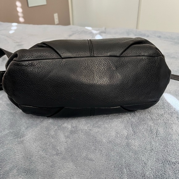 Coach F15065 East West Black Leather Shoulder Bag - Picture 6 of 7